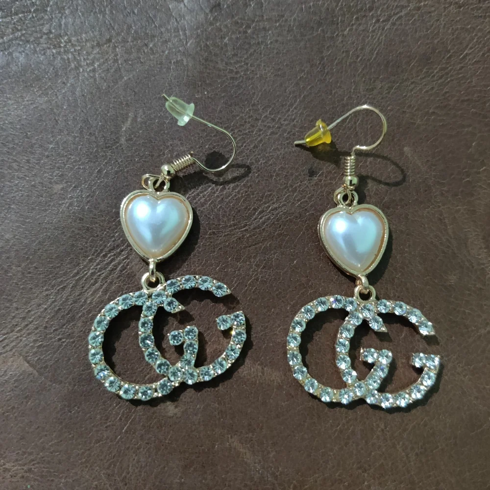 Women's designer earring - Picture 3 of 4